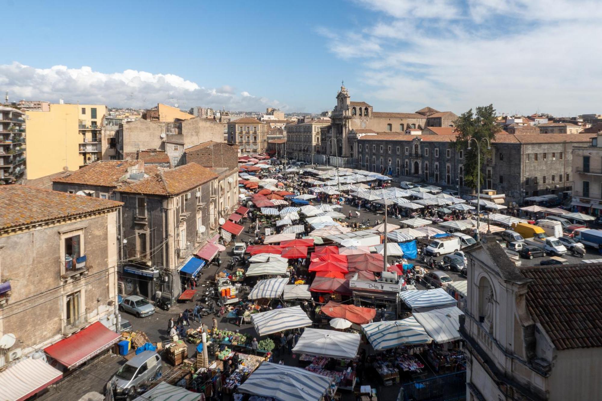 B&B I Miti Dell Etna Catania Centro Vicino Il Duomo Kültér fotó